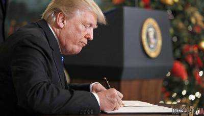Трамп подписал директиву о возобновлении полетов американцев на Луну