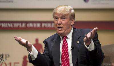 В США сенаторы призвали Трампа подать в отставку из-за сексуальных домогательств