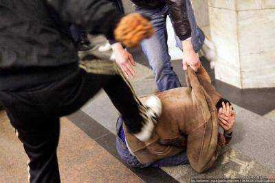 В центре Киева побили известного журналиста