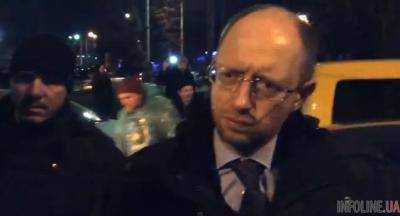 Яценюка остановили в аэропорту Женевы по запросу России