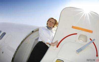 В московском аэропорту стюардесса выпала из самолета