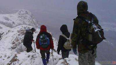 На Прикарпатье почти сутки ищут заблудившегося в горах туриста