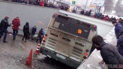 В Москве автобус въехал в подземный переход, есть погибшие