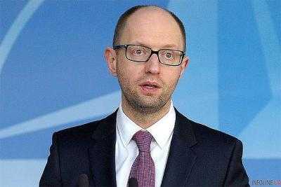 Яценюк после скандала покинул Украину. Все подробности