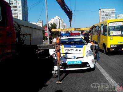 В Киеве маршрутка врезалась в полицейский автомобиль