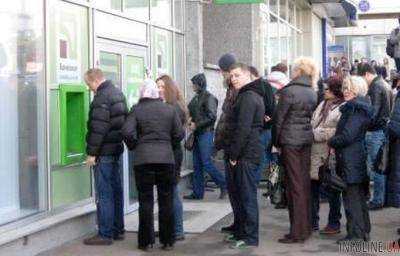 К банкоматам не протолкнуться, нет налички: что происходит