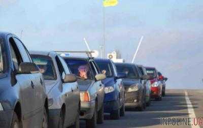 На КПВВ в зоне АТО в очередях застряли 410 автомобилей
