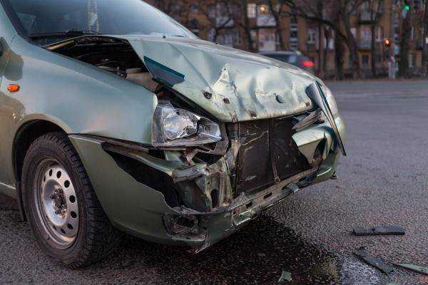 ДТП в Днепре: на перекрестке столкнулись два автомобиля