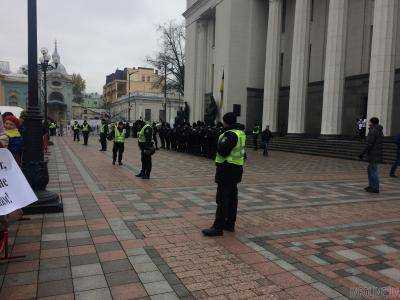 В правительственный квартал в Киеве стянули правоохранителей
