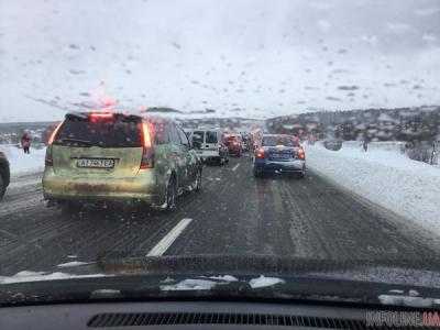 Из-за непогоды ограничено движение грузовиков на трассе Киев-Харьков