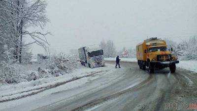 ГСЧС: на дорогах по Украине из-за непогоды пробок нет