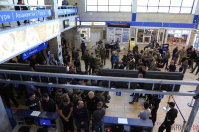 Дождь, паника и штурм: в Одесском аэропорту чрезвычайная ситуация