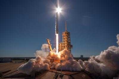 SpaceX проводит тестовый запуск Falcon 9 со спутником: трансляция.Видео