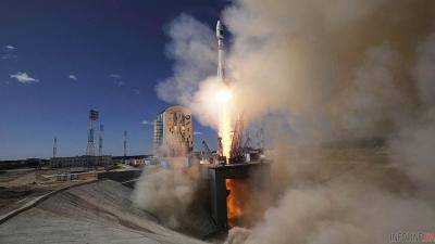 Запущена с российского космодрома ракета вывела спутники на промежуточную орбиту