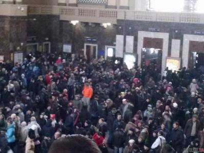 На вокзале снова многолюдно: свежие кадры из оккупированного Донецка
