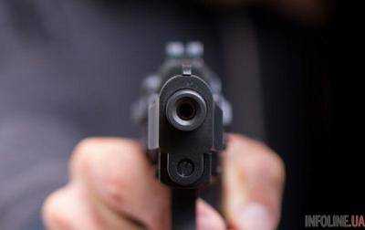 В Киеве неизвестные ранили из травматического оружия двух мужчин