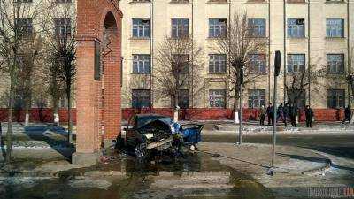 Шокирующая авария в центре Бердичева: БМВ – в дребезги. Фото