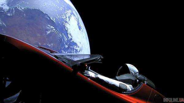 Маск опубликовал видео со своей Tesla на орбите