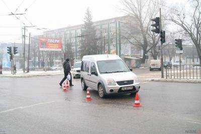 В Днепре на Уральской Ford сбил женщину