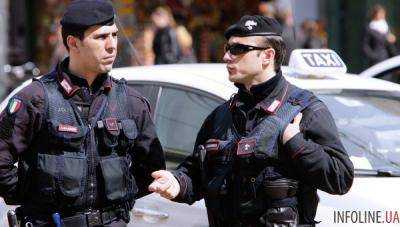 В Италии мужчина на мотоцикле стрелял в прохожих: есть раненые