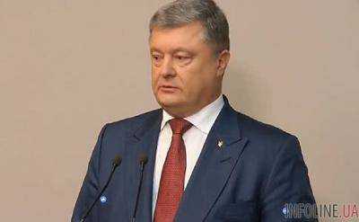 Порошенко: "зеленых человечков" в Симферополе видел лично