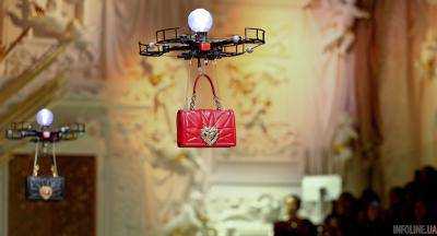 На показе Dolce&Gabbana вместо моделей на подиум вылетели дроны