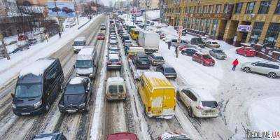 Из-за непогоды весь Киев стоит в пробках в 9 баллов