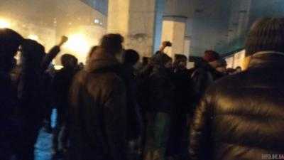 Коридор позора и полиция: во Львове активисты блокируют концерт Билык