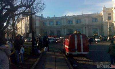 Из ж/д вокзала Львова эвакуировали 360 человек из-за "минирования"