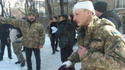В Запорожье во время митинга возле облсовета произошли столкновения между бойцами АТО и правоохранителями