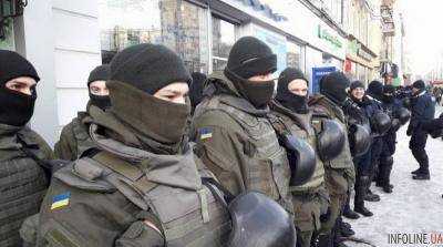 Срочно: в Киеве объявлена ??мобилизация, съезжаются люди в военной форме