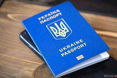 Крымчане массово ринулись за украинскими паспортами