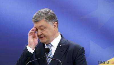 Во время выступления Порошенко стало плохо солдату почетного караула