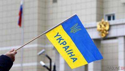 Украина высылает 13 российских дипломатов