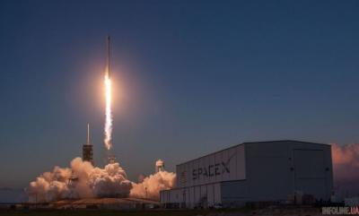 SpaceX запустили на орбиту Falcon 9 с десятью спутниками.Видео