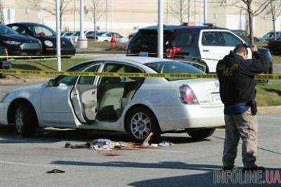 3-летняя дочка нашла в машине пистолет и выстрелила в беременную маму