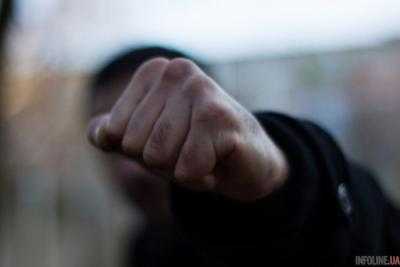 Вся в крови кричала о помощи: жестоко избитую женщину нашли в парке Киева. Фото 18+