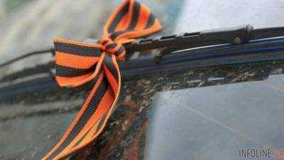 Черная вдова: сети насмешила женщина с набором "георгиевских лент" в Донецке