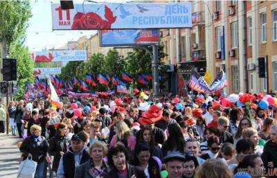 Населения ОРДЛО заставляют "праздновать дни республик"