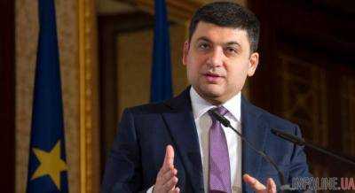 Кровью и потом: Гройсман поощрил себя еще двумя зарплатами