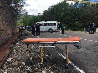 В Грузии перевернулся экскурсионный автобус со школьниками: есть жертвы