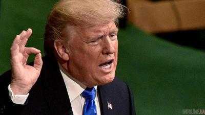 Трамп заявил, что надпись "Мне все равно" на куртке его жены направлен в "лживых СМИ"