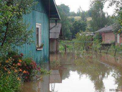 Непогода во Львовской области: ливни подтопили 25 домов и повредили дороги