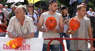 В Киеве у стен Рады собрались разъяренные украинцы, власти стягивают Нацгвардию
