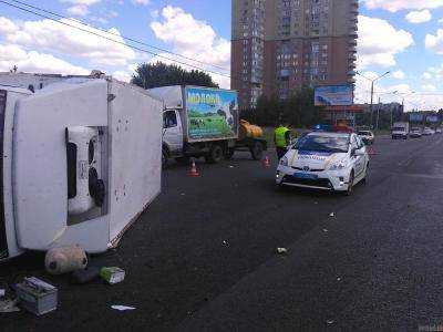 В Харькове грузовик с кислотой протаранил микроавтобус