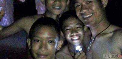 "Мы сильные": дети из пещеры в Таиланде передали письма