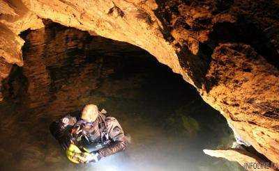 Спасатели приступили к эвакуации школьников из пещеры Кхао Луанг в Таиланде