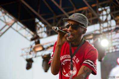 Рэпер группы Gorillaz Del The Funky Homosapien серьезно пострадал, упав со сцены во время концерта