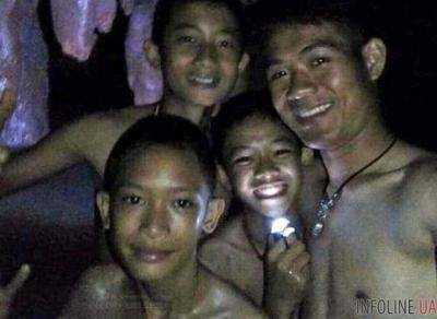 Он пришел с небес: что на самом деле думают родители о тренере, который завел их детей в пещеру