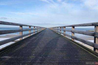 Даже мосты убегают из России. Видео